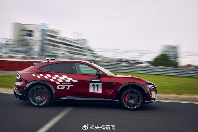 小米汽车在纽北赛道创造自动驾驶圈速纪录的具体成绩是多少？