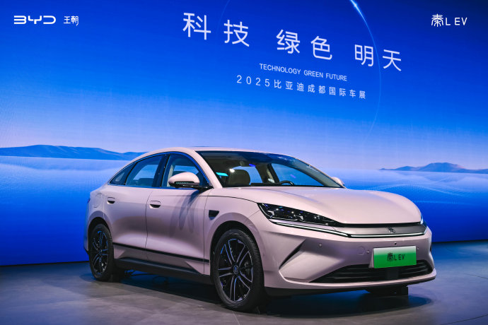 12万级纯电轿跑对决！秦L EV为何能叫板Model 3和SU7？