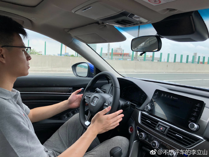 与雅阁、迈腾相比，凯美瑞八代2.5L的隔音表现究竟如何？