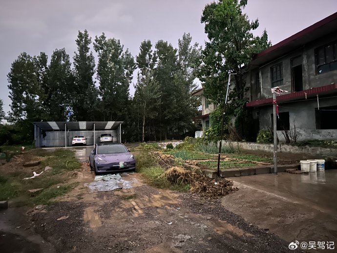 保险公司、车企和第三方救援服务，哪种更适合普通私家车主？