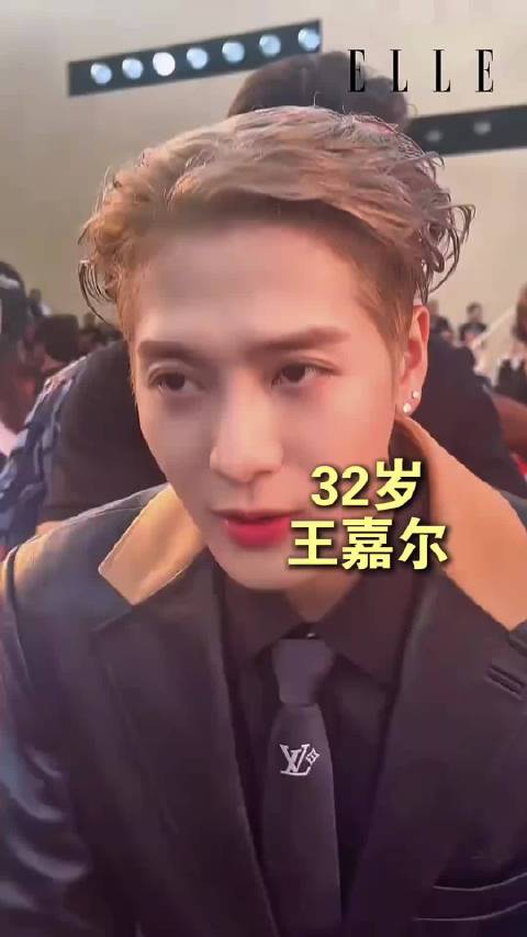 LV巴黎大秀！王嘉尔 朱一龙 龚俊 3位国产帅哥穿搭能打吗？ 你被谁帅到了呢？