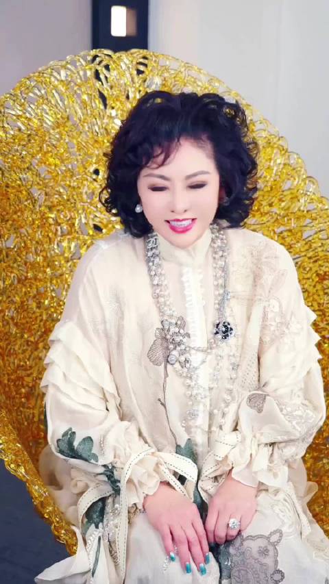 向太你可能不认识我 但你一定看过我们家拍过的电影！