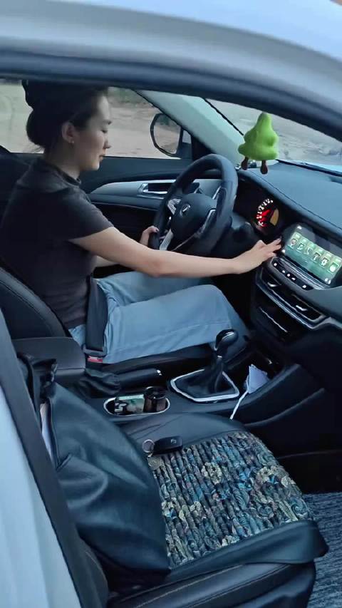 过来人建议买车选自动挡，手动挡对新手不友好