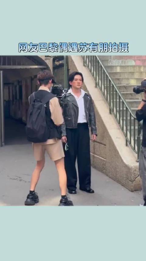 不动的时候还以为是蜡像，这个妆造什么情况