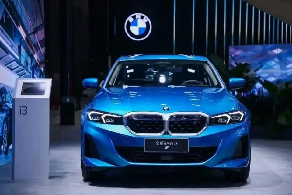 预算20-35万买纯电中型轿车:现款宝马i3 vs Model 3 vs i5,参数全对比