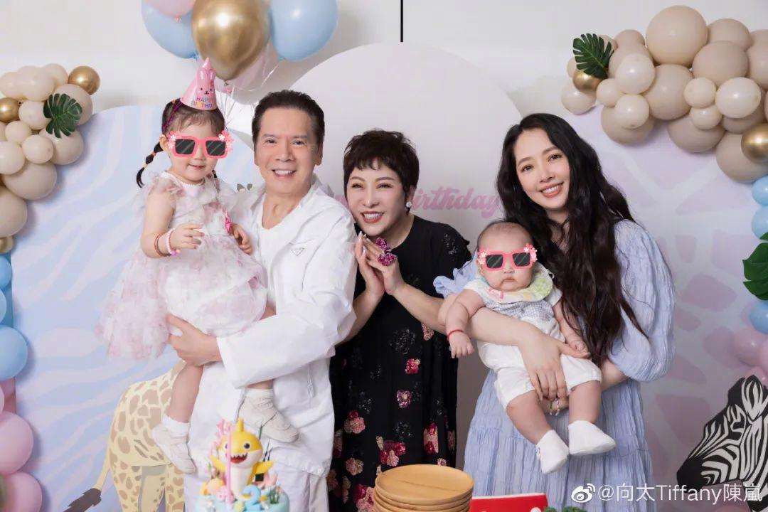 “向佐是大小孩，碧婷要管三个”，向太谈郭碧婷育儿：教育小孩是父母的事，“隔辈亲”也不能破坏父母立的规矩