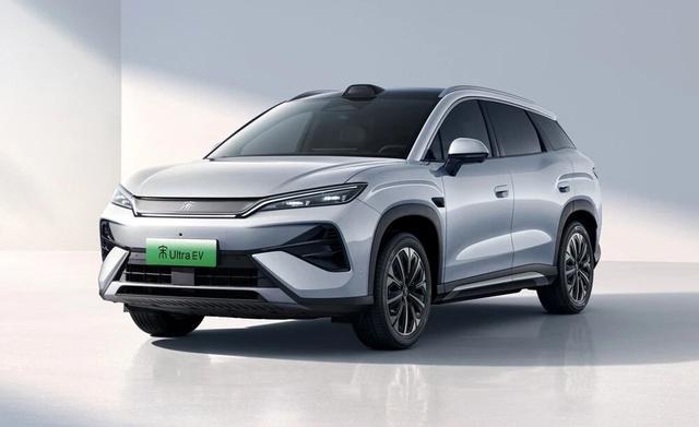 销量暴涨近6成！15万级纯电卷王宋Ultra EV，普通家庭入手值不值？|试驾|ev|后驱|ultra|后轮驱动版_订阅