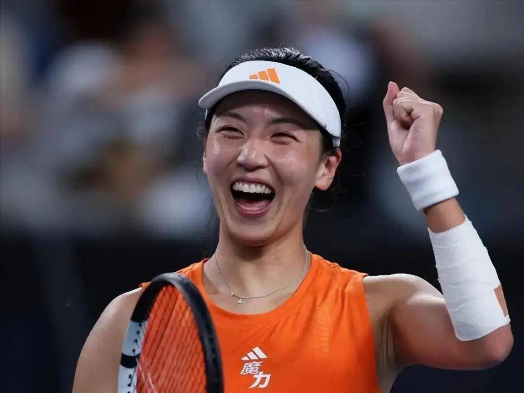 WTA冷门不断，2位大满贯被淘汰，郑钦文遭翻盘，王欣瑜因对手退赛晋级