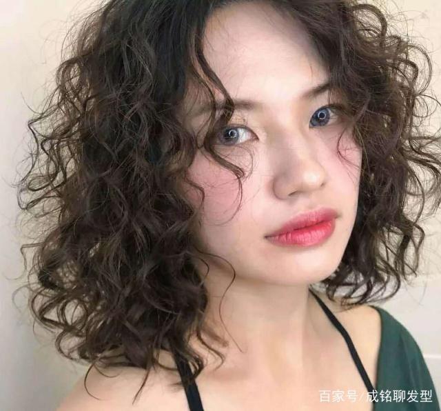 短发羊毛卷真的难打理吗?只需三步轻松打理出洋气十足的羊毛卷!