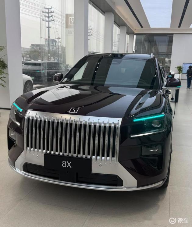 预售价37.68万元起!极氪8X到店实拍:这款车型性能卓越，连卡宴Turbo GT也望尘莫及