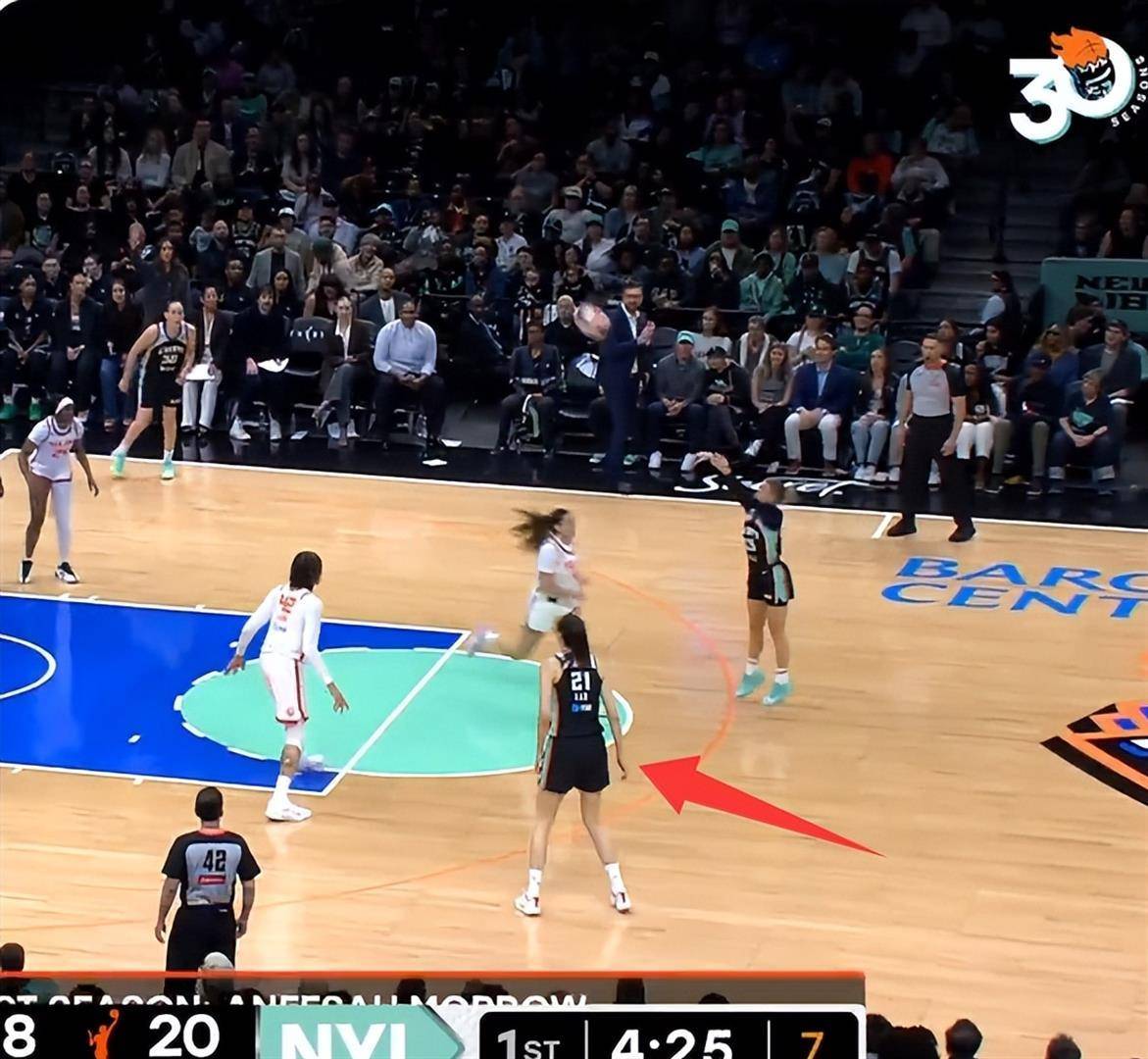 挤掉7人拿下正式合同！韩旭WNBA年薪从6.9万飙至27.7万揭幕战替补21分钟拿8分2板