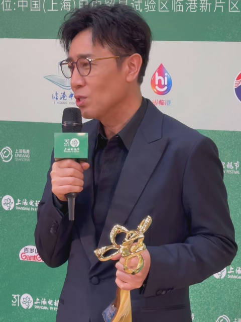 获奖感言：刚刚在台上我几乎语无伦次，每次获奖我都会非常非常激动…