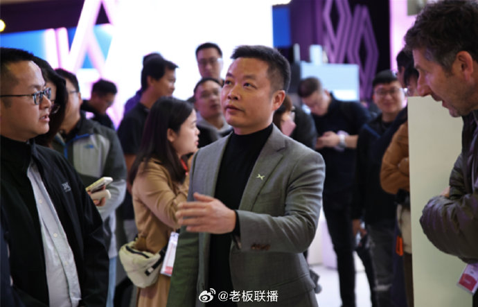 何小鹏为什么邀请罗永浩做飞行汽车负责人？