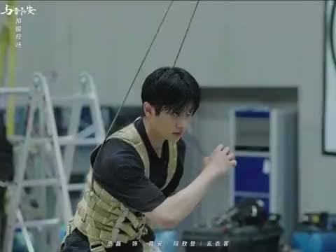 丞磊与晋长安片场互动获赞，孩子状态引关注