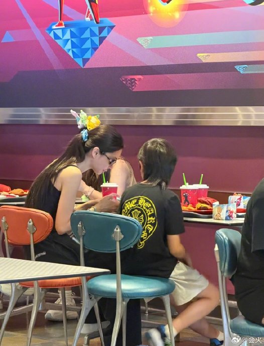 黄晓明有没有参与这次迪士尼出行？