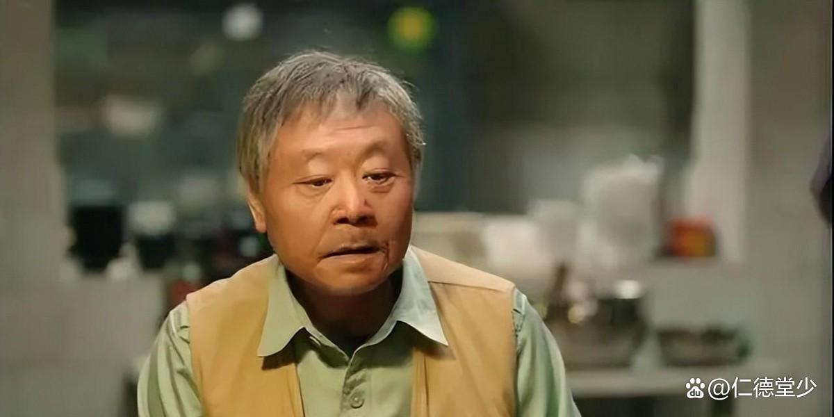 白玉兰奖星光黯淡:陈晓到场不走,黄晓明云红毯,刘亦菲最尴尬