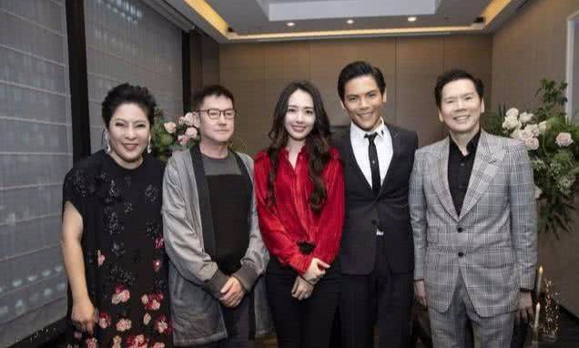 向太陈岚年轻时照片曝光，气质出众，美貌身材不输女明星！_郭碧婷