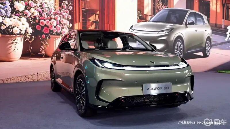 6.28万起,最大续航升级至450km,储物空间可扩展至1352L,纯电两厢车,极狐贝塔T1上市!