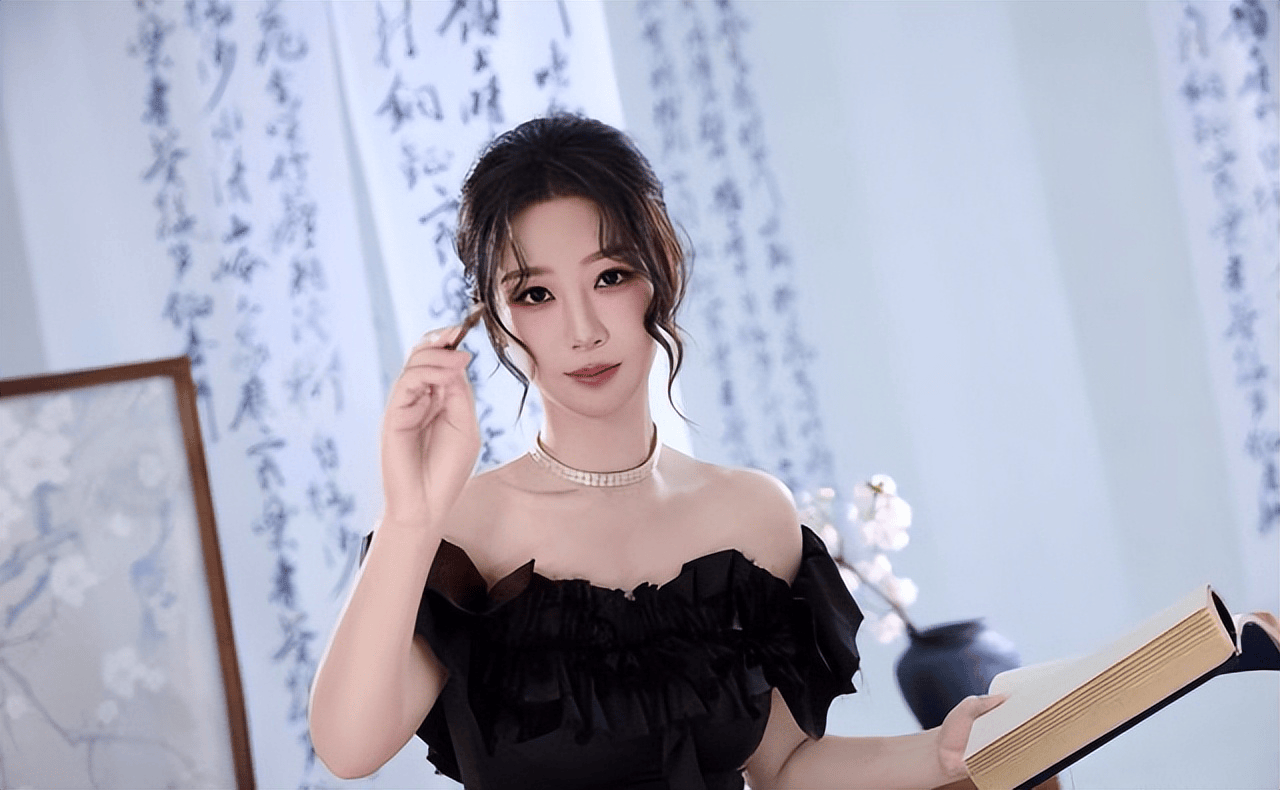 贾玲新片《转念花开》未映先火，全明星阵容曝光，这次票房能破纪录吗？