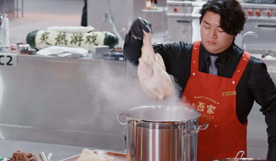 全红婵哥哥综艺秀厨艺被淘汰,两广人民力挺:白切鸡就要紧实弹牙