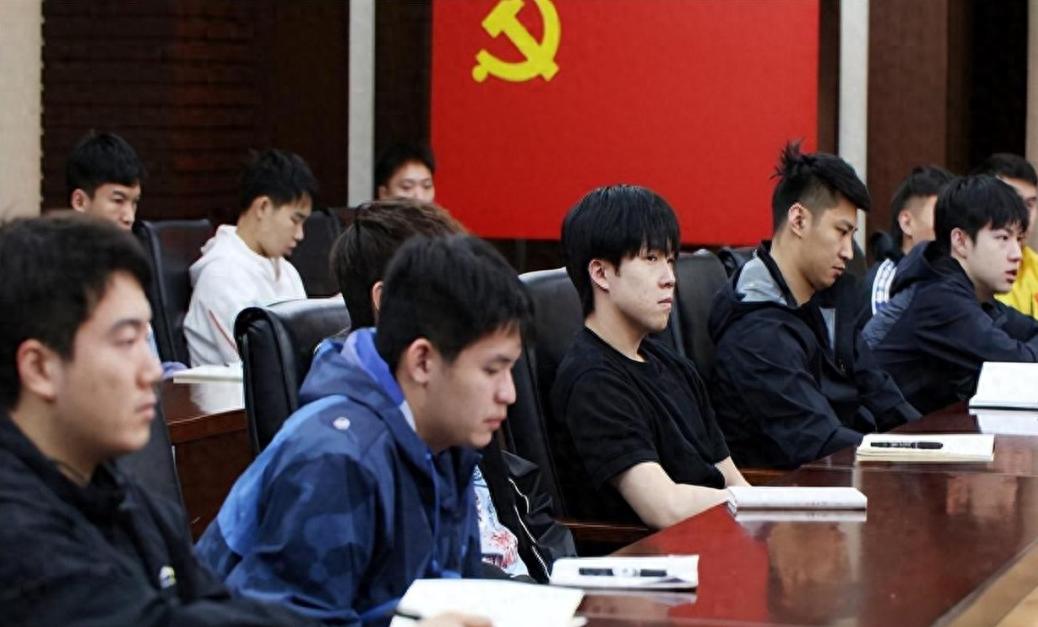 洛杉矶男单席位再起变数！林诗栋状态波动，男单二号资格悬念十足
