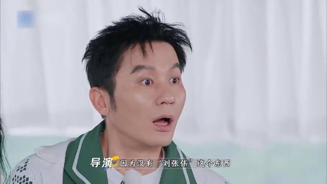 范丞丞章若楠欢喜冤家，范丞丞要踩她脚上，真是要笑死我