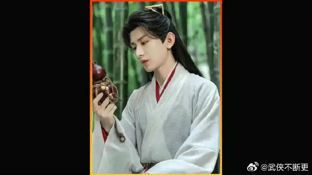 方小宝多次扒拉李莲花袭胸搂腰扒衣服