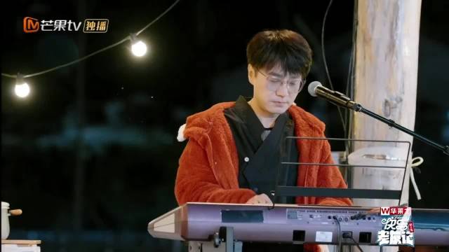 篝火晚会老友合唱经典戳中人心