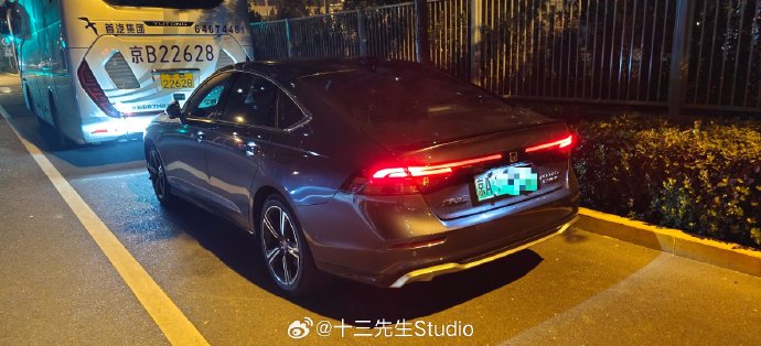 雅阁phev插电混动的内饰空间表现如何？