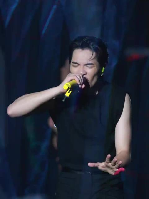 萧敬腾亮相浪姐舞台演绎原唱摇滚版