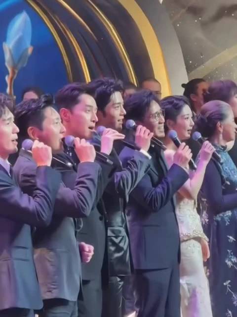 肖战胡歌同台合唱，杨紫获奖获前辈祝贺
