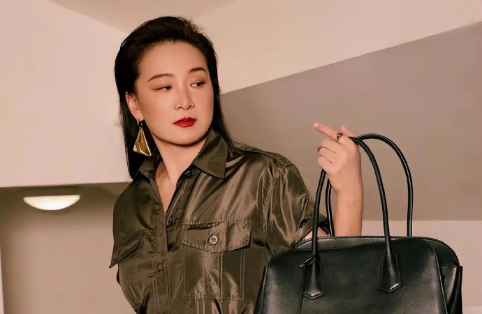贾玲《转念花开》的主演都有谁？