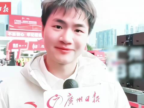 这个视角拍摄的简直就是天才 梁小满@梁伟铿K 你萌萌萌！