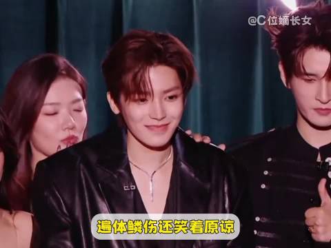 演员侯明昊因唱功不足被歌手舞台淘汰
