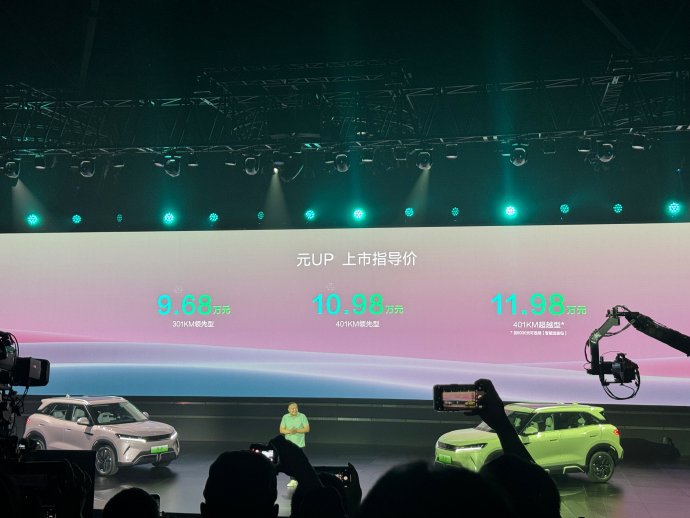 比亚迪元UP对比奇瑞瑞虎8L 谁更值得买