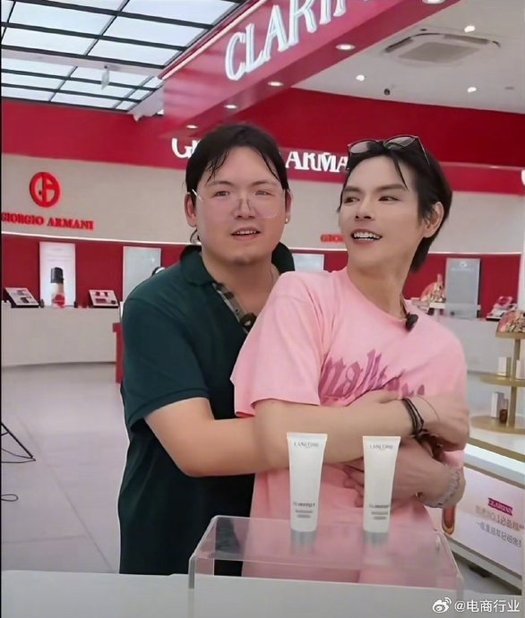 向太回应向佐向佑合体直播，称意外促成
