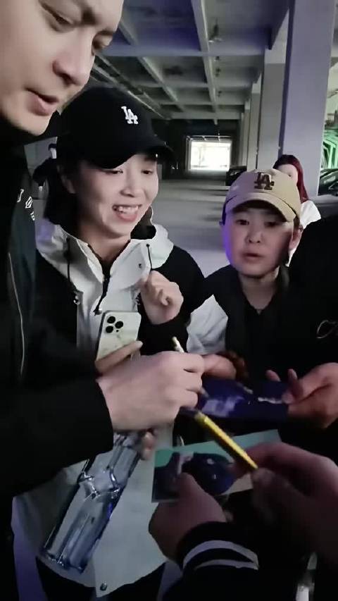 杨鸣谈足球幽默感与马宁校友情