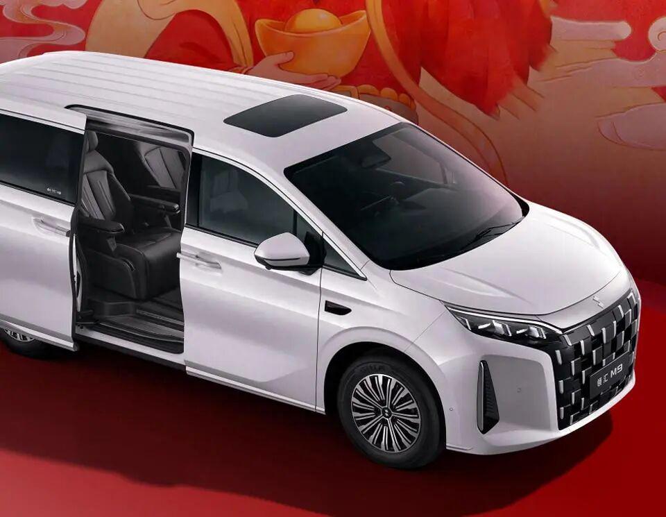 比亚迪换上“新车标”!搭1.5T插混，7座中大型MPV，领汇M9发布|mpv|成都车展|比亚迪|油耗