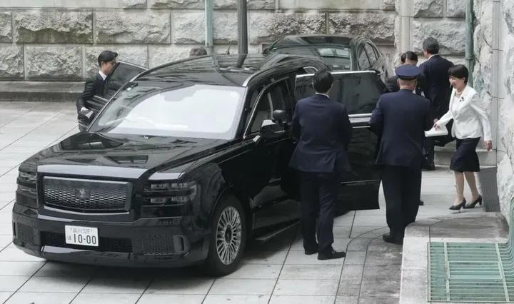 日本首相换座驾选丰田世纪SUV，从1967年的凤凰徽标看顶级公务车的演变-网通社汽车