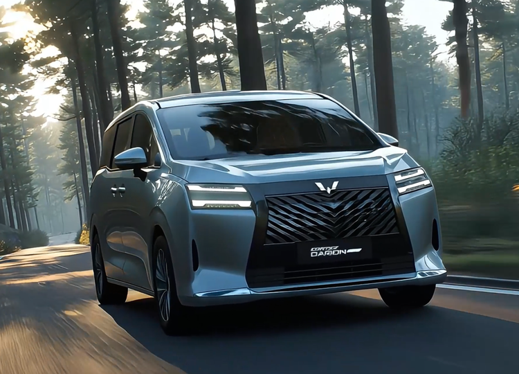 前后独立悬架MPV,五菱星光730 PHEV,125km纯电,10.38万