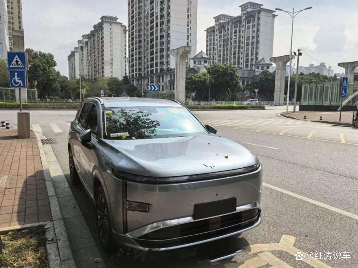 五菱全新中大型SUV现身街头,外观漂亮,插混动力,5/6座都有