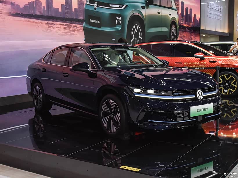 迈腾PHEV17.49万起,德系插混省油不省质,后备箱妥协