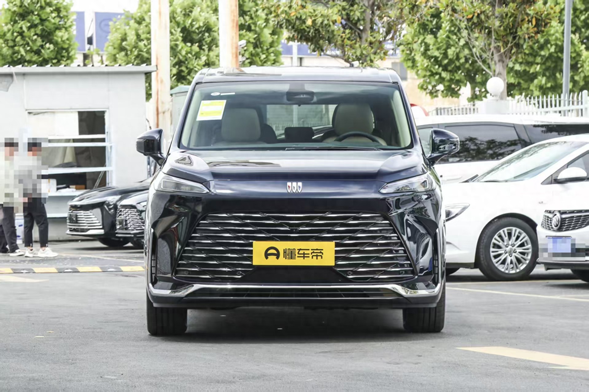 别克GL8 PHEV陆尚尊享版:3088mm轴距+1420km续航，家用商务两不误_鹏韬