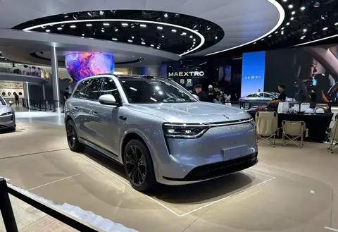 2025上海车展:问界M8实车现身!大型SUV,主打家庭智慧出行