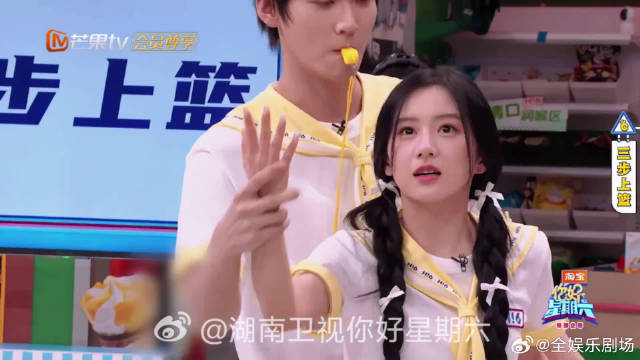 这段搞笑又暖心的互动直接成为节目小亮点