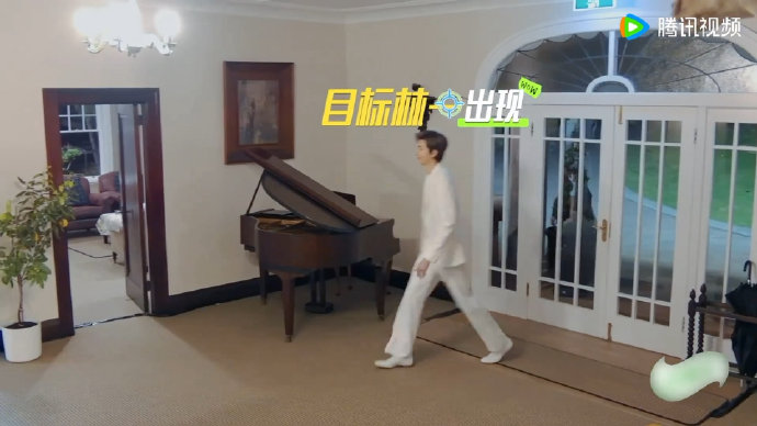 秦岚和郭京飞在《突围》中对手戏的视频