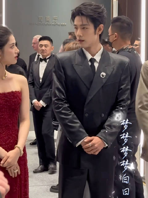 肖战张婧仪片场互动透露新剧杀青时间