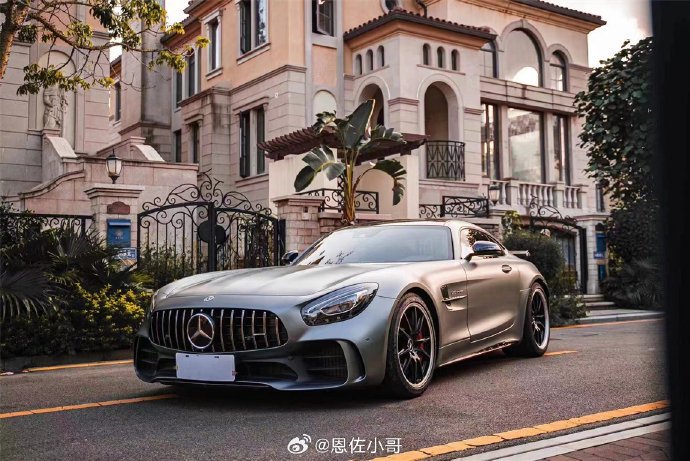 奔驰AMG GTR的二手车价格波动大吗？