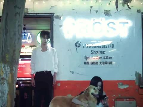 周柯宇学院风演绎《321看》清爽直拍获赞