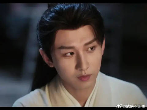 花花和狐狸精看热闹：小宝，还没有长大啊